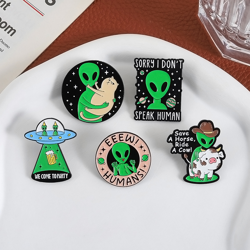 Embroidery House - UFO We Come To Party Emaliowane